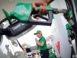“RON 92 Terjelek? Harga BBM Per 1 November 2025 Malah Turun, Kenapa?”