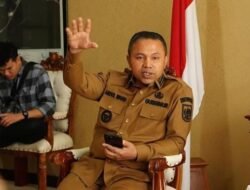 [Intip Garasi Gubernur Riau Abdul Wahid yang Kena OTT KPK: Mobil Mewah atau Bukti Korupsi?]