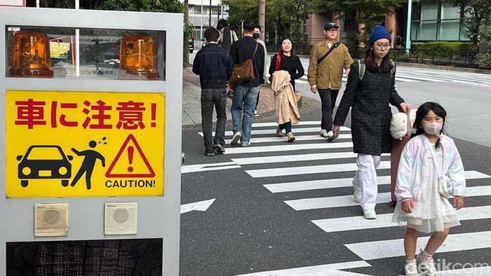 **Belajar Tertib dari Penyeberang Jalan di Jepang: Teknologi Pelican Crossing dalam Otomotif**