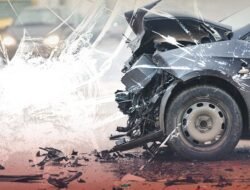 “Pelajaran dari Modus Pria Pura-pura Tertabrak Mobil: Kenali Tipuan di Jalan”