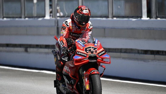 **Ducati Sudah Lakukan Segalanya, Bagnaia Tetap Jatuh Melulu: Analisis Performa dan Teknologi**