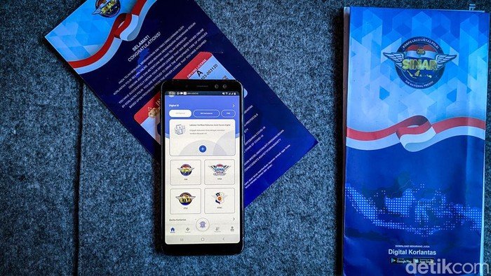 Bebas Pungli, Perpanjang SIM-Bayar Pajak Kendaraan Cuma Modal HP: Solusi Modern dari Polri