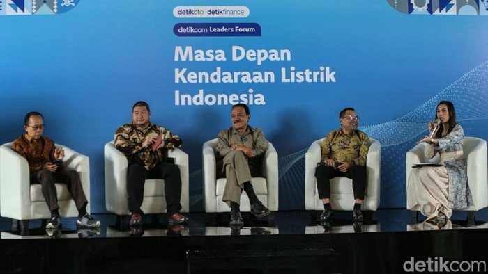 **PLN Menggandeng Swasta untuk Meningkatkan Jumlah SPKLU di Indonesia**