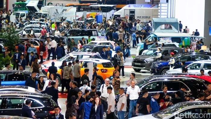 Harga Mobil di Indonesia Terkesan Mahal, Padahal Pajaknya 40% - Analisis Penjualan 2025