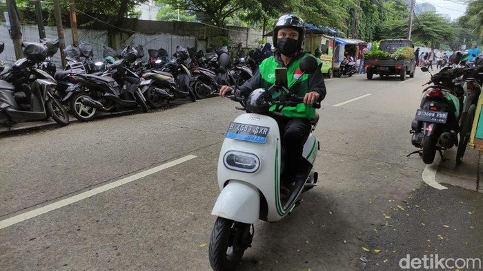 Tanpa Subsidi, Ojol Jadi Pembeda Jualan Motor Listrik