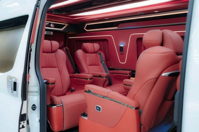 Naik Kelas, Interior Toyota Hiace Disulap Jadi Mewah: Cuma Muat 8 Orang - Update 1