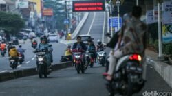**Mirisnya Wajah Lalu Lintas Indonesia: Lawan Arah, Ngerokok di Motor**
