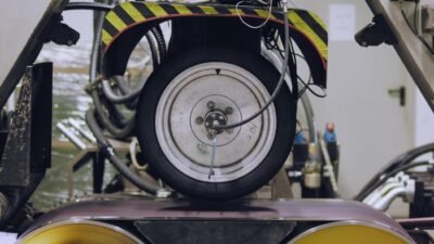 “Bridgestone: Ketajaman Ban yang Diuji Sebelum Melaju”