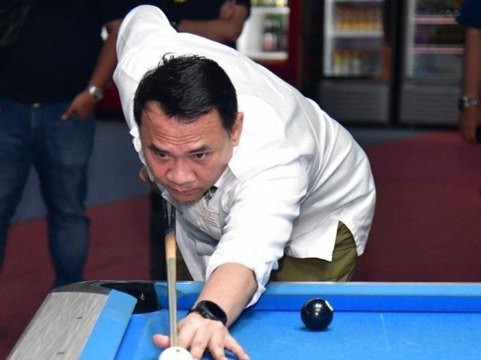 Intip Garasi Mewah Ketua DPRD Sumsel dengan Meja Biliar Rp 486,9 Juta