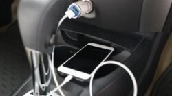 Benarkah Ngecas HP di Mobil dengan Power Output Aki Memicu Aki Soak? Fakta dari Ahli Auto2000