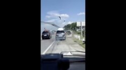 Viral Detik-detik Toyota Avanza Nabrak Guardrail, Besi Pembatas Nembus Bodi, Bagaimana Performanya?